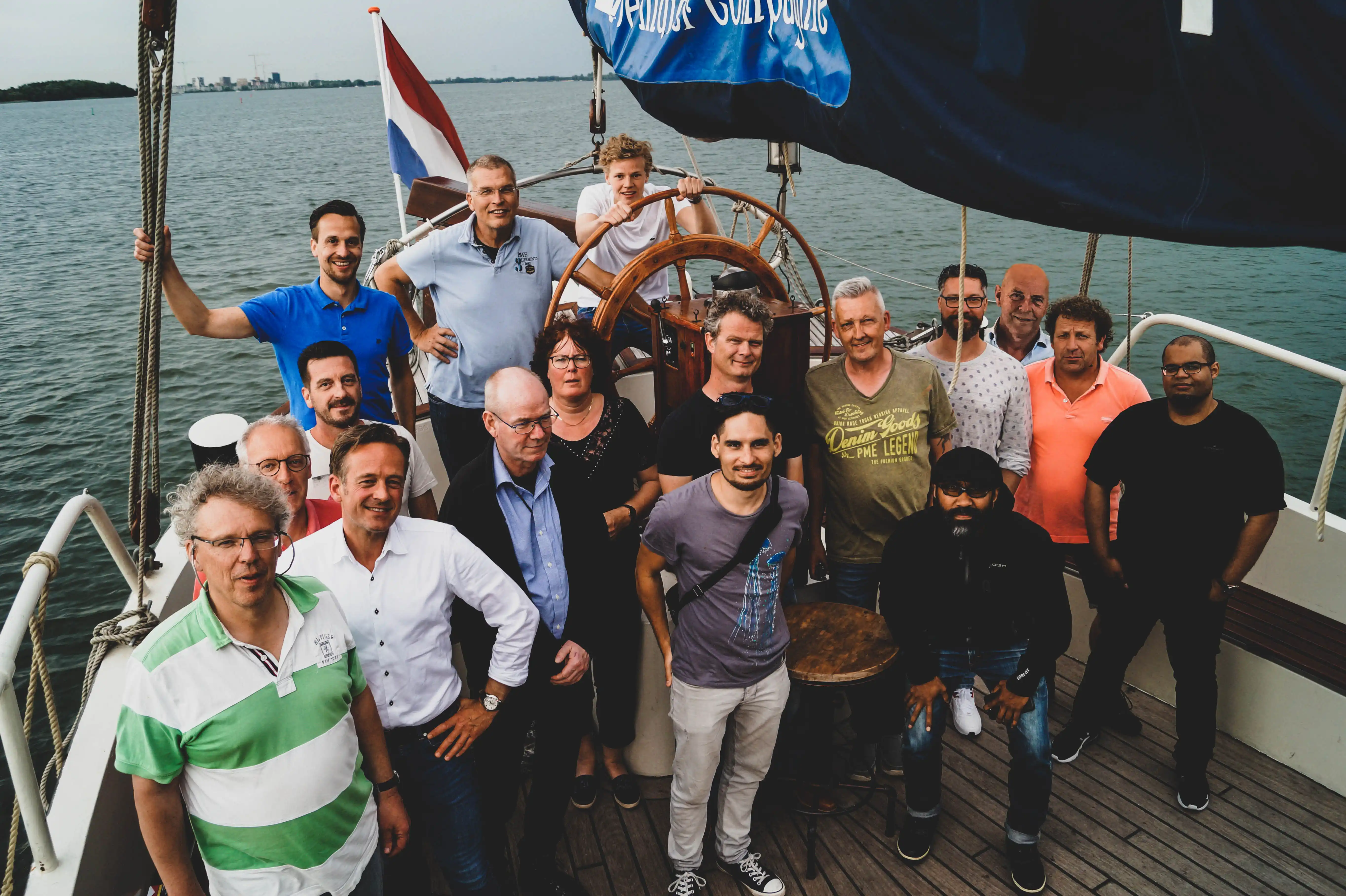 Foto van het personeel op een boot